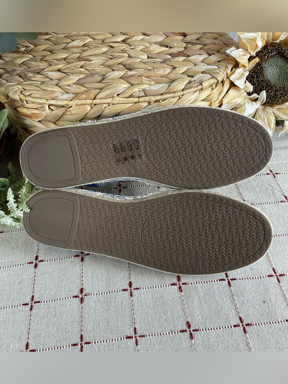 Michael Kors “Kendrick” Slip-On Blue White Tie Dye Espadrilles Women's Sz 6 Flat - Picture 4 of 6